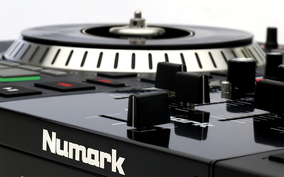 Numark SRT DJミキサー Amazon.com: Numark Scratch | Two-Channel DJ Scratch Mixer