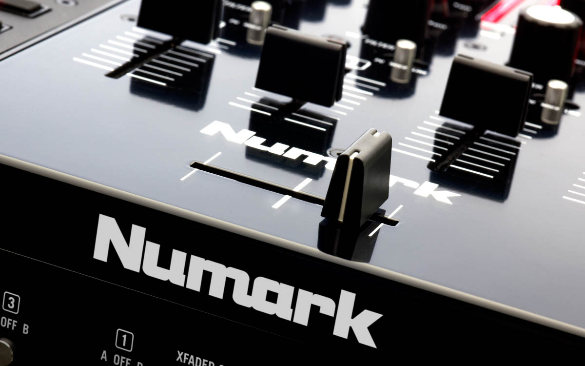製品情報：NS7II：Numark